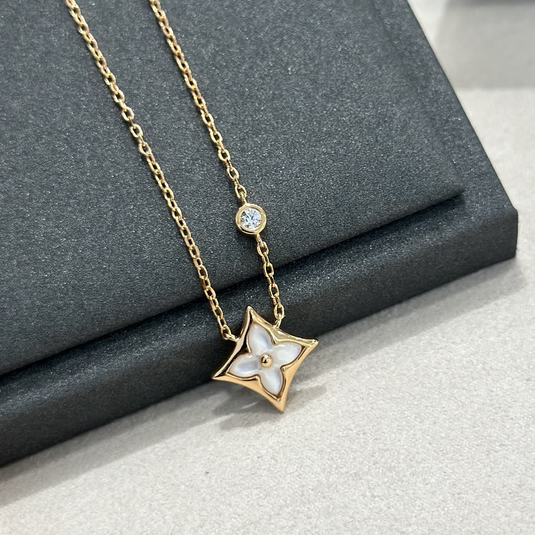 Louis Vuitton Gold Star Necklace with Diamond and Pearl